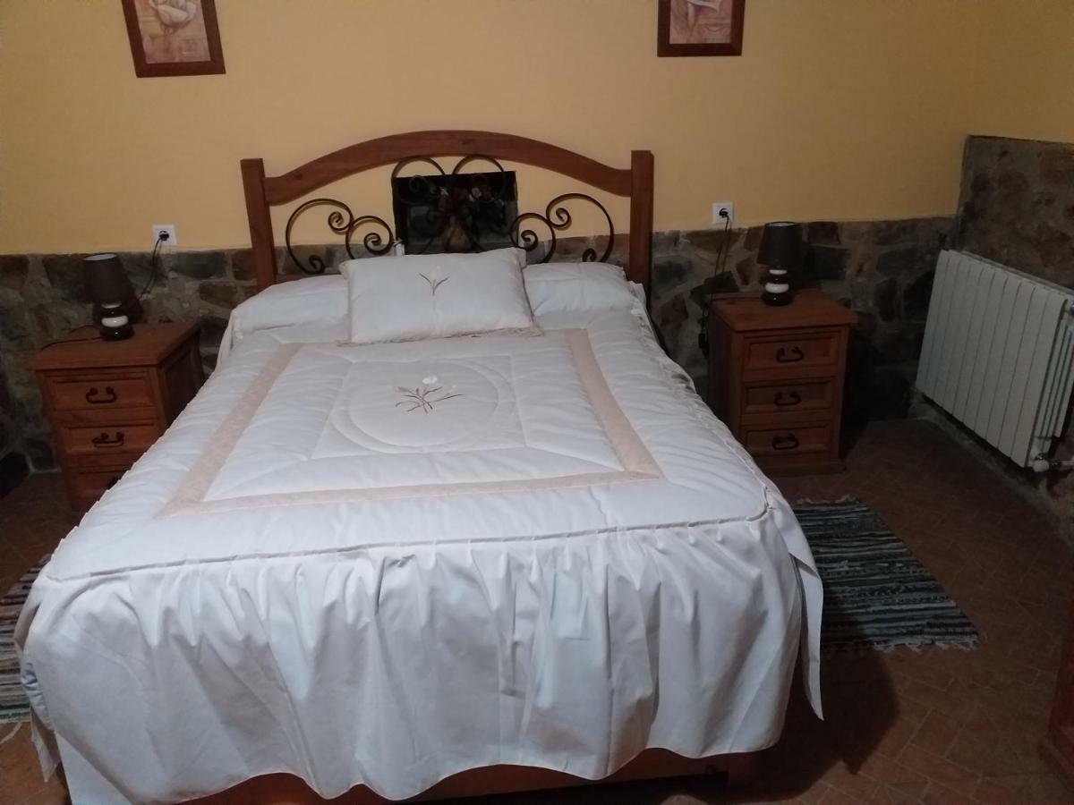 Hostal El Majano Montánchez Exterior foto